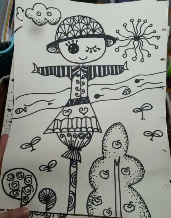 风中摇摆的可爱稻草人_线描画